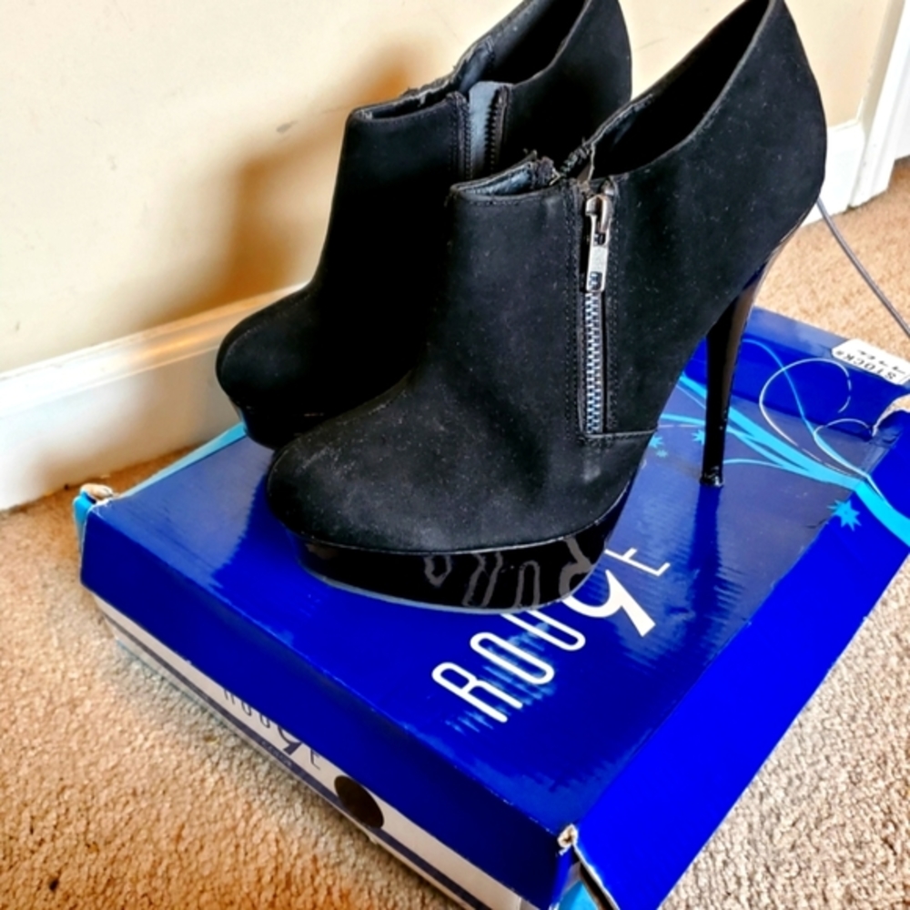 BLACK SUEDE BOOTIE